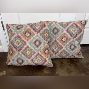 Geometric Pattern Throw Pillows